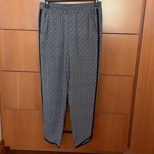 Socialite summer pants.  2 side pockets.